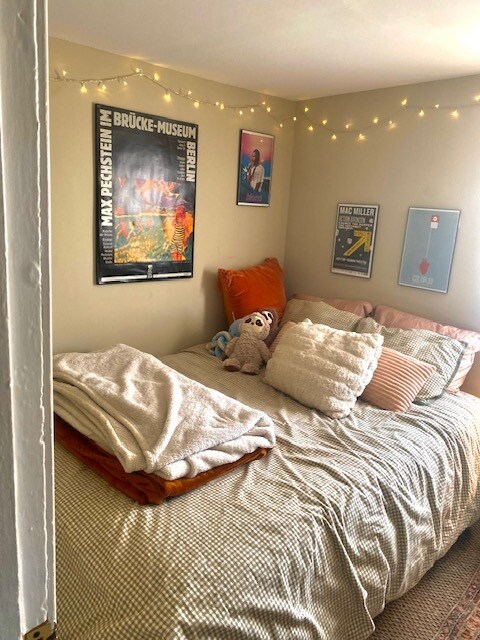 Building Photo - 2222 W Dickens Ave