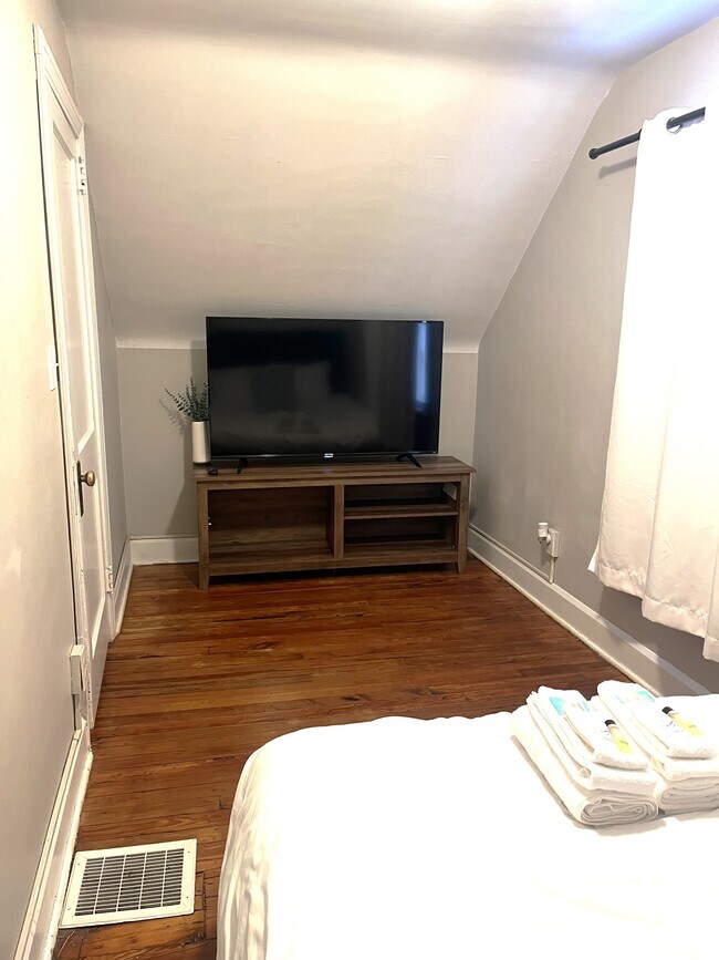 Building Photo - 5070 W 148th St