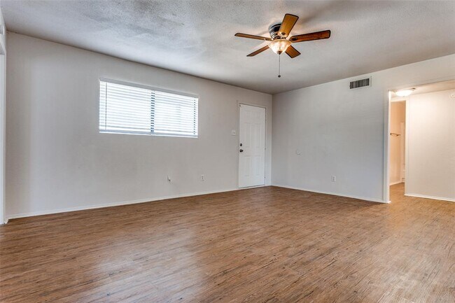 Building Photo - 2214 Winchester Dr
