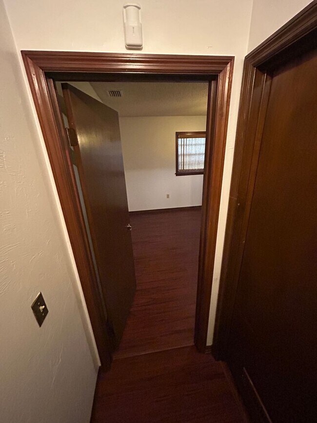 Building Photo - Spacious 3-Bedroom Home with Fenced Yard &...