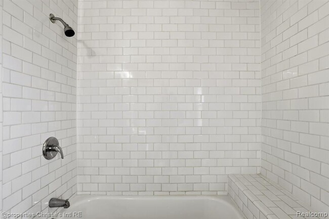 Building Photo - 1953 Brighton St