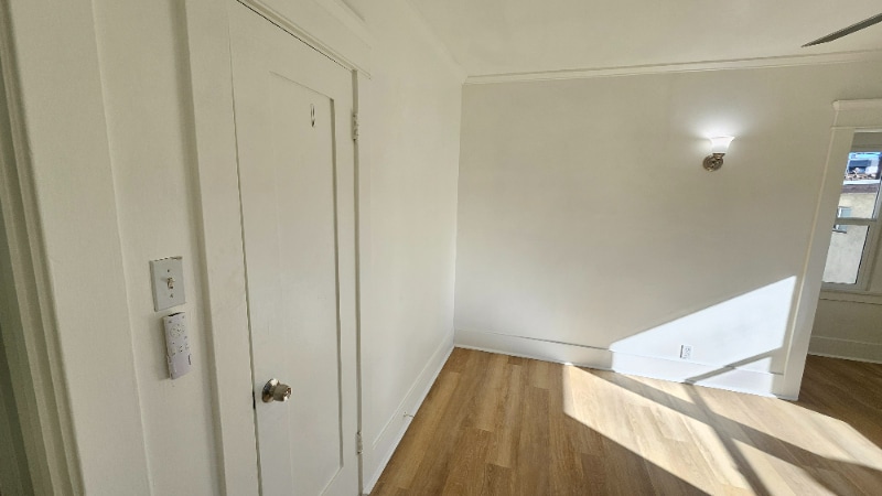 Building Photo - 3220 W 2nd St