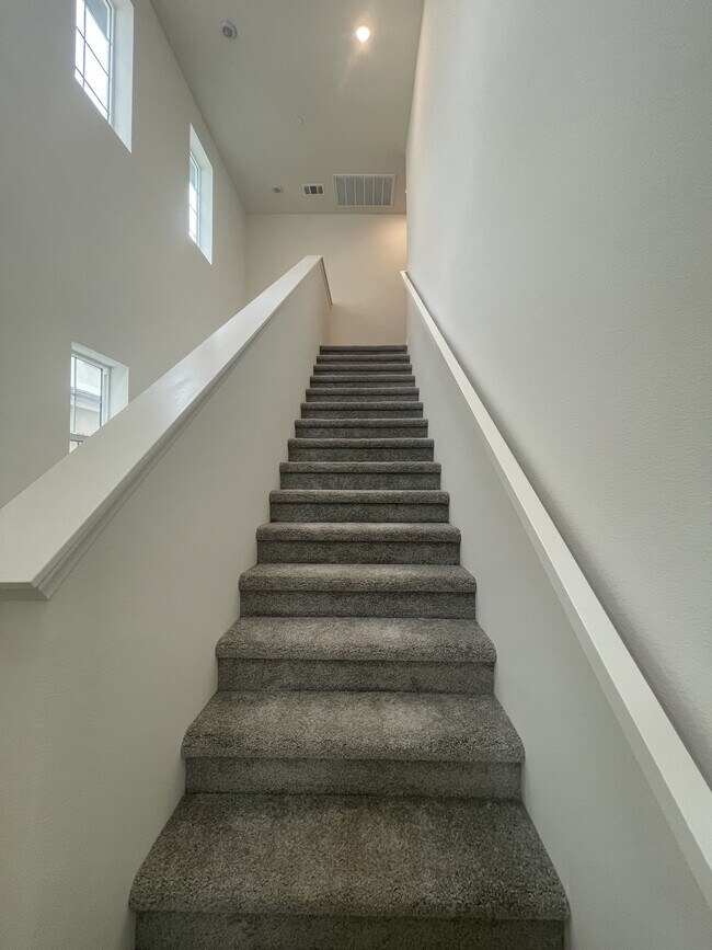 Building Photo - Helena Ridge