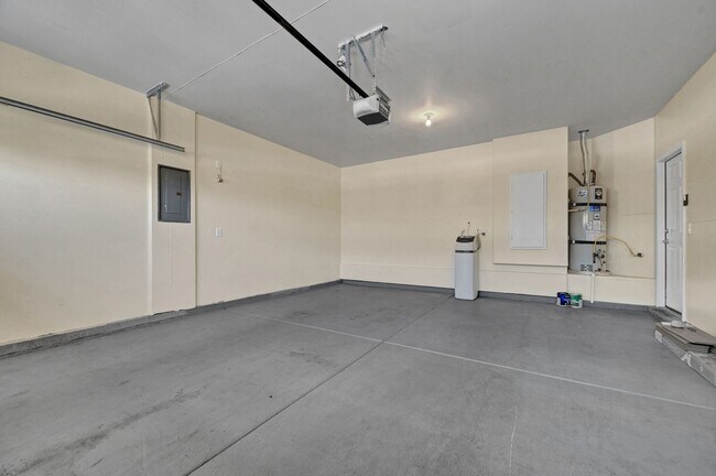 Building Photo - 10240 Gladstone Peak St