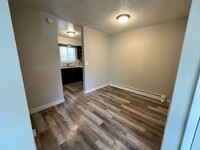 Building Photo - Beautiful, open three bedroom with modern ...