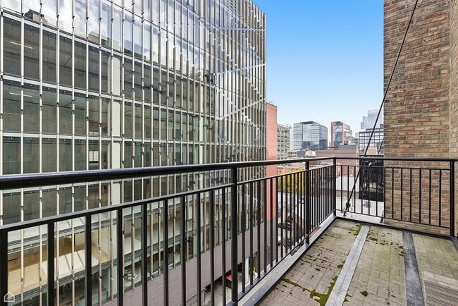 Building Photo - 215 N Aberdeen St