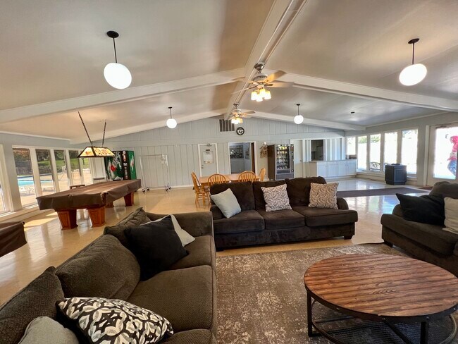 Building Photo - 32 Montego Colony