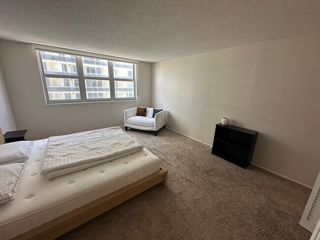 Building Photo - 9511 Collins Ave