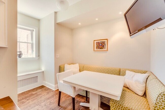 Building Photo - Exquisite 2-Bed, 2-Bath Luxury Condo in th...