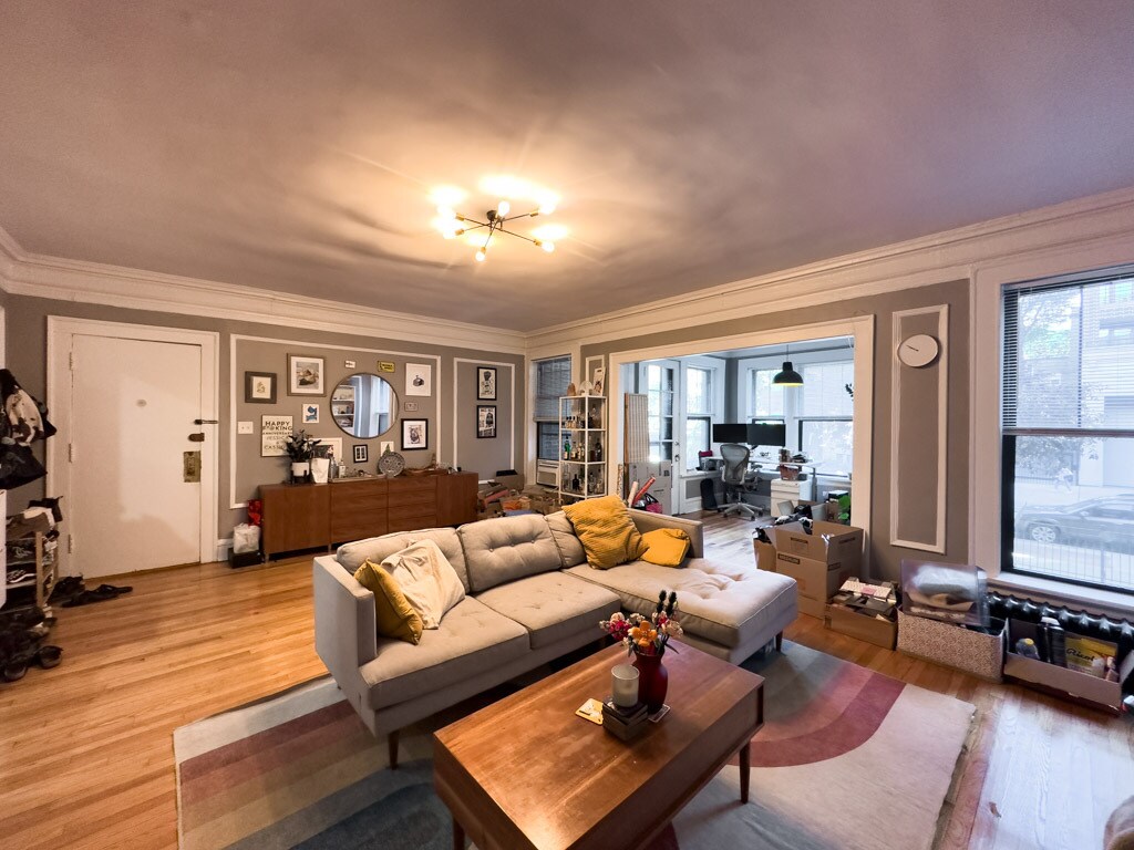 Building Photo - 441 W Melrose St