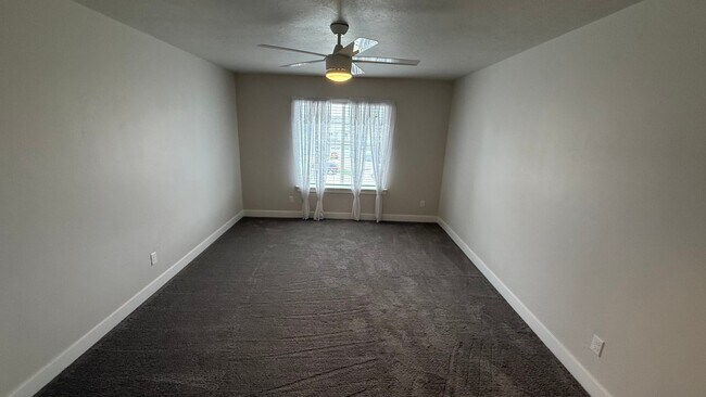 Building Photo - 234 Glenwood Wy