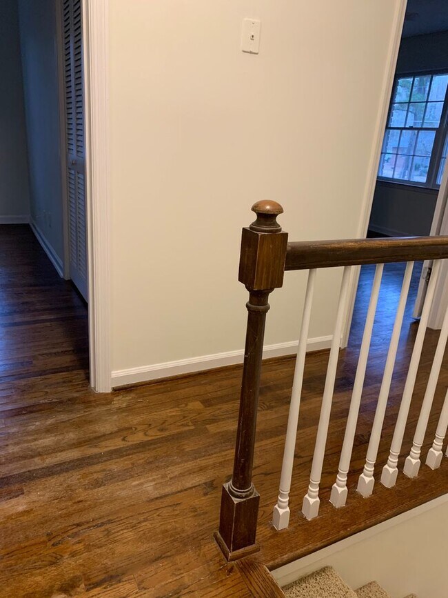 Building Photo - 4 BR 3 BATH in Cedar Creek!