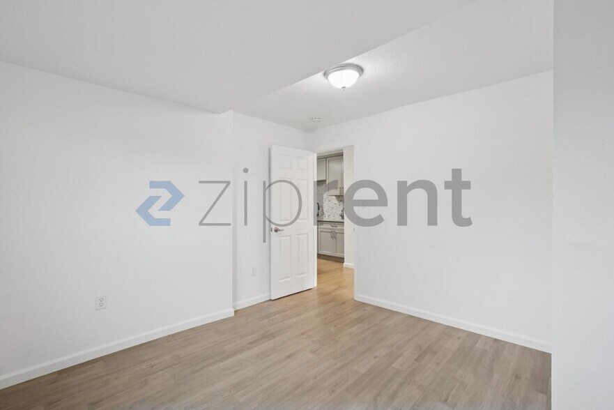 Building Photo - 2204 E 24th St