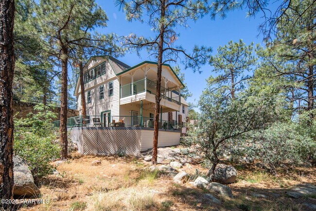 Building Photo - 847 Clubhouse Dr