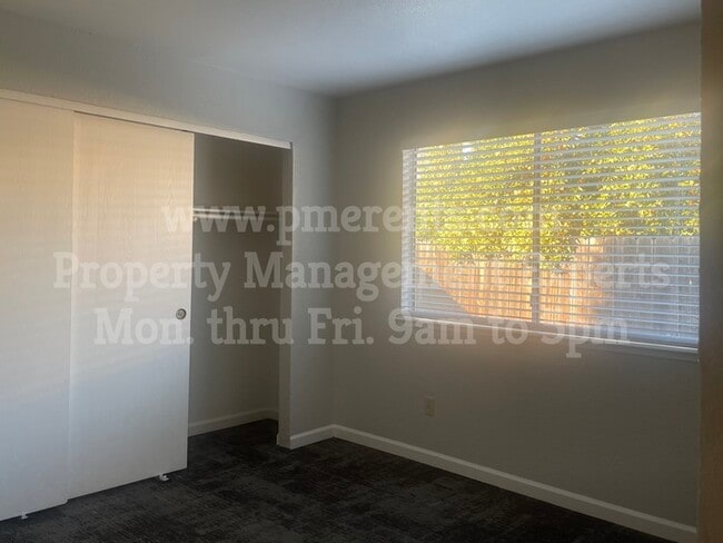 Building Photo - Duplex