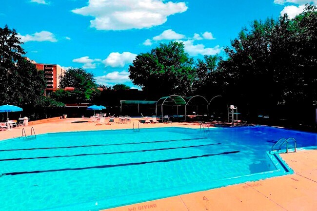 Building Photo - 1 bedroom 1 bathroom Condo in Navy Yard!