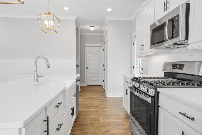 Building Photo - 2 bedroom with bonus space in Cahaba Heights!