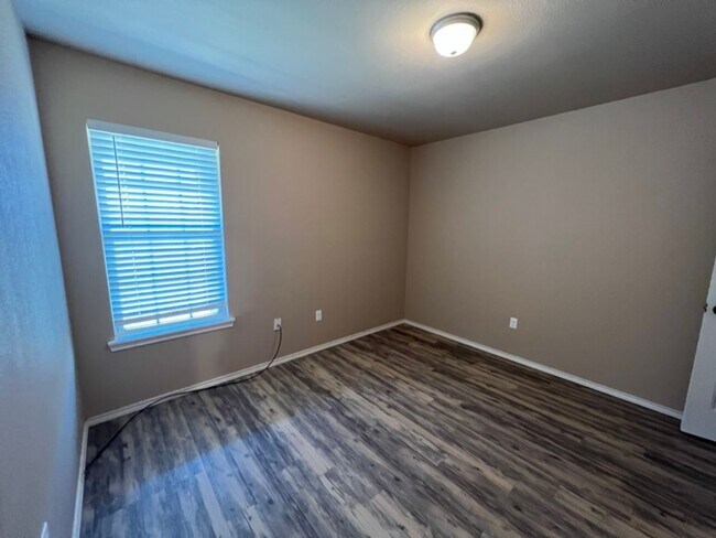 Building Photo - New Beginnings Start At AMRR: 3 BEDROOM IN NORTH LUBBOCK!