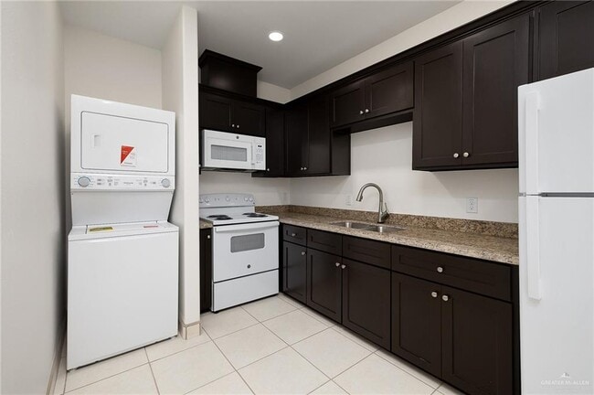 Building Photo - 2326 N Vly Cir