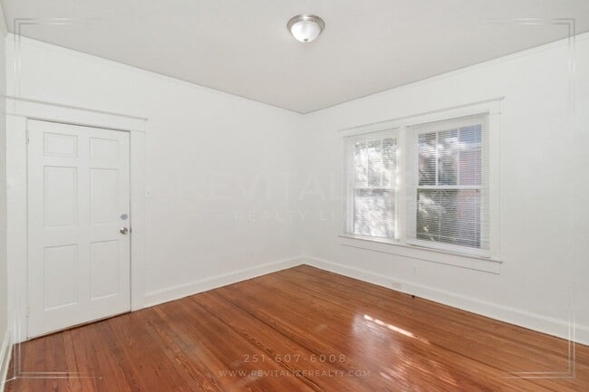 Building Photo - Charming Lower Midtown Cottage