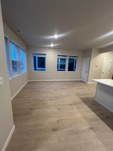 Building Photo - 6532 SE Nasha St