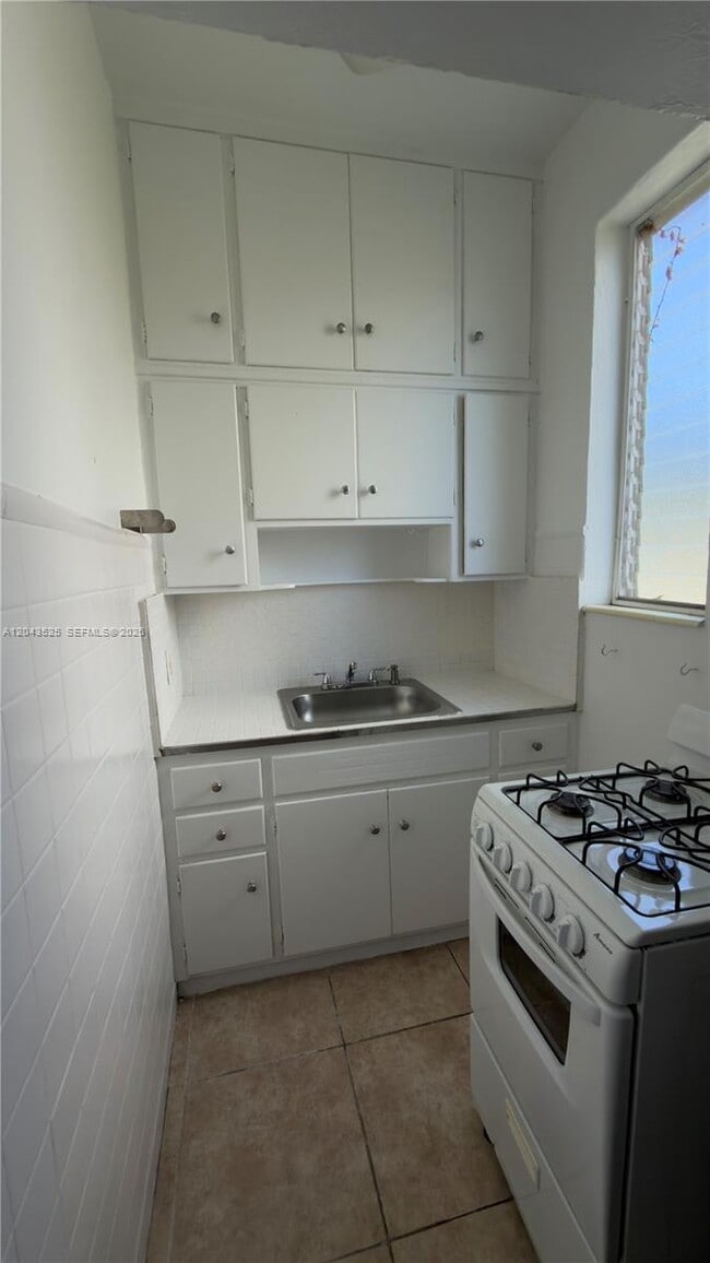 Building Photo - 808 84th St