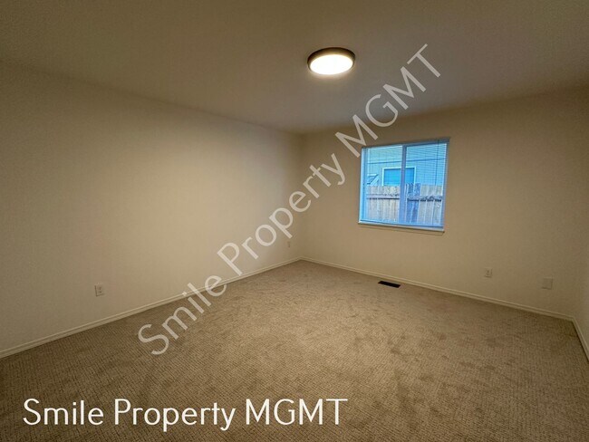Building Photo - 13637 SE Ellen Dr