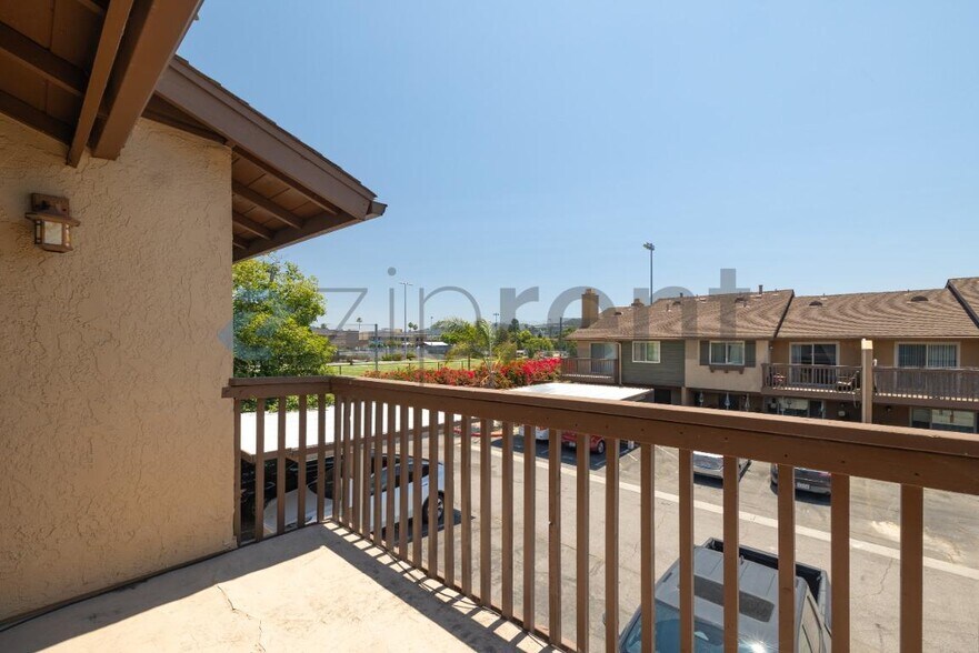 Building Photo - 221 Westlake Dr