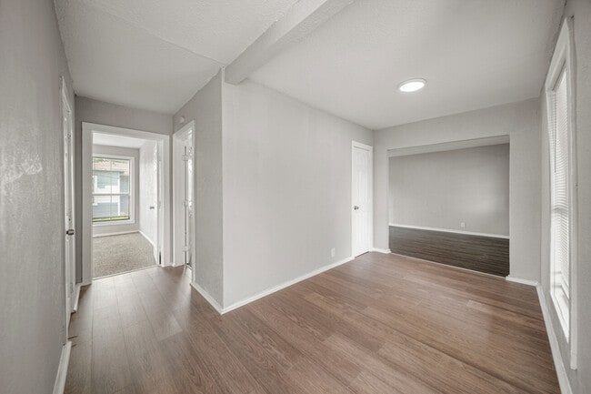 Building Photo - 1723 W 5th St