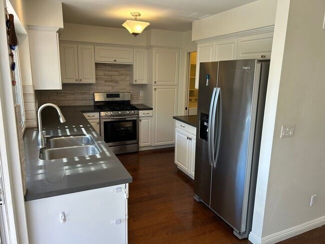 Building Photo - FANTASTIC 3BD TOWNHOUSE FOR LEASE!