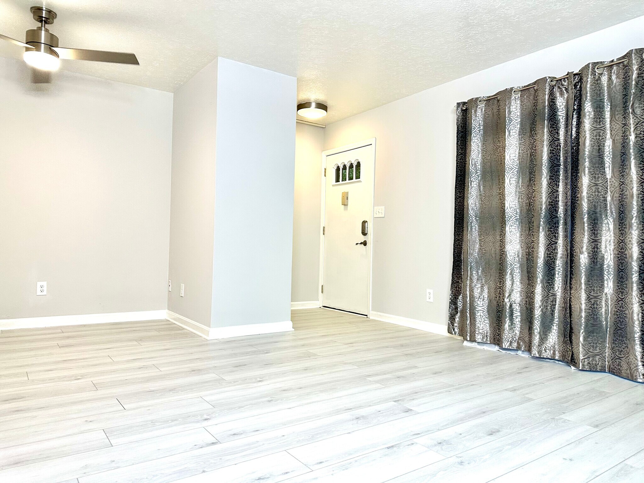 Building Photo - 124 S Sherrin Ave