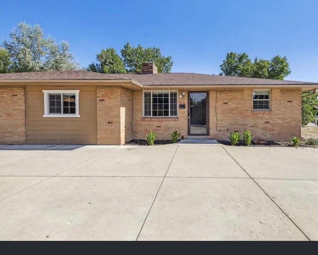 Building Photo - 10211 W 59th Pl