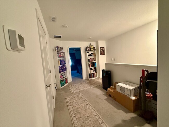 Building Photo - Bryant Square 2/2.5 1 car garage