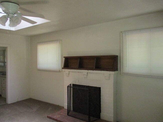 Building Photo - 247 W 2nd Ave