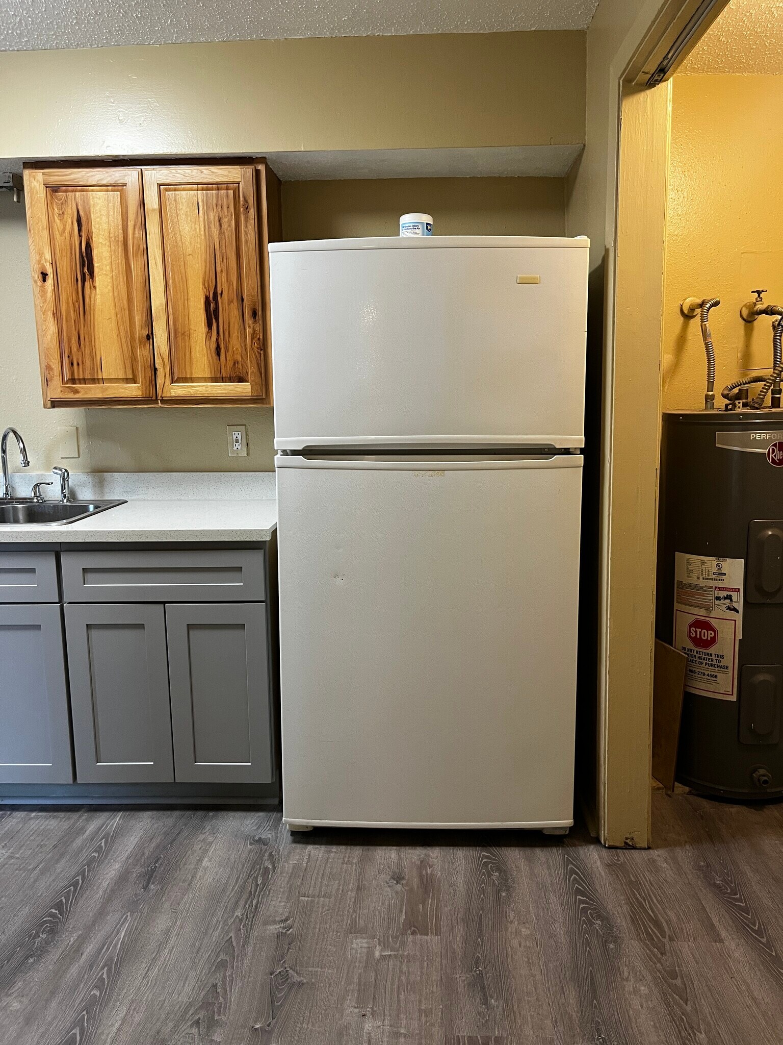 Building Photo - 948 E Monterey Ct