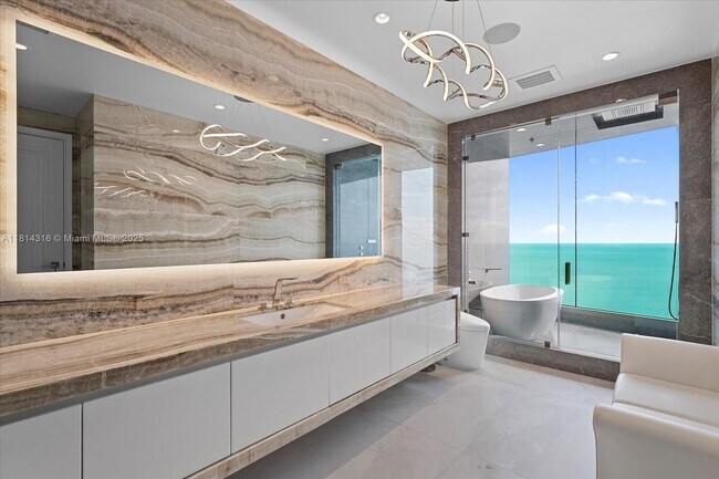 Building Photo - 17901 Collins Ave