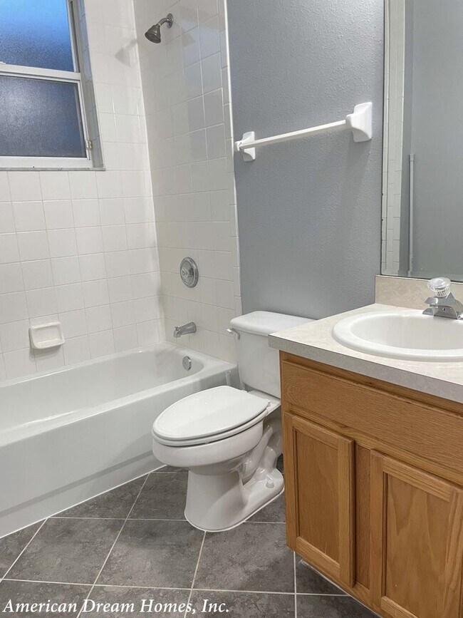 Building Photo - A Gorgeous Home with Beautiful Water View in Andover Point!