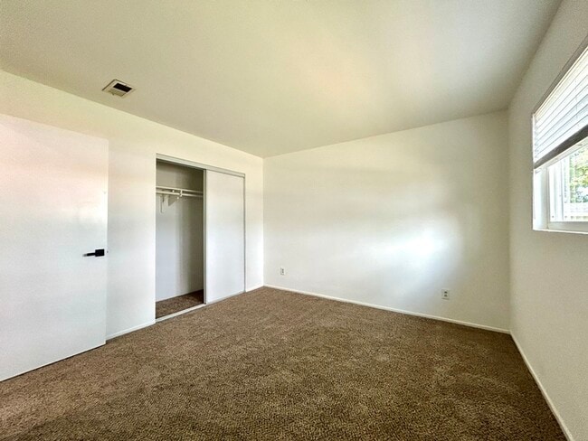 Building Photo - Beautiful 3 bedroom 2 Bathroom For Rent in...