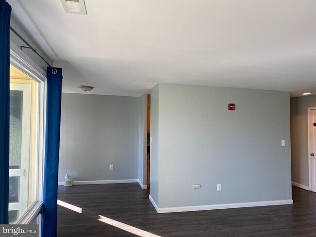 Building Photo - 7101 Donnell Pl