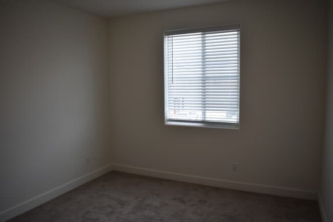 Building Photo - 8168 Oxbow Landing Loop