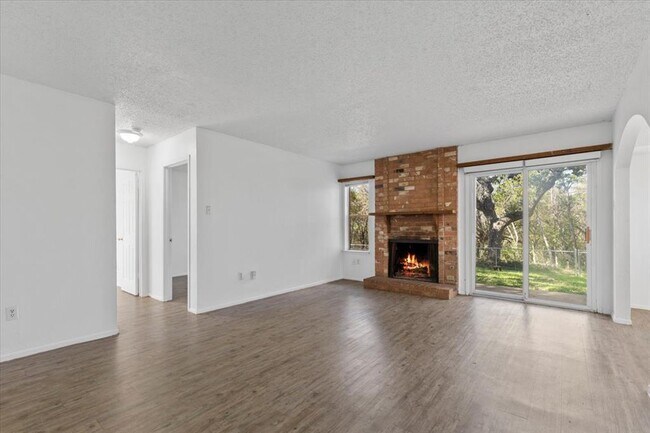 Building Photo - 6300 London Dr