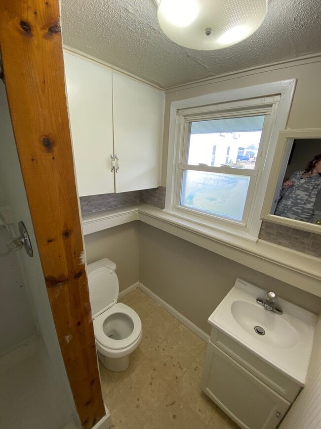 Building Photo - 405 W Pearl St