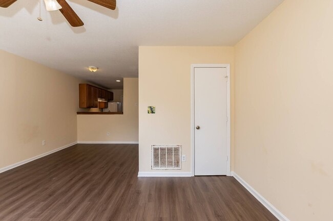 Building Photo - Move In Ready Two Bedroom Home!