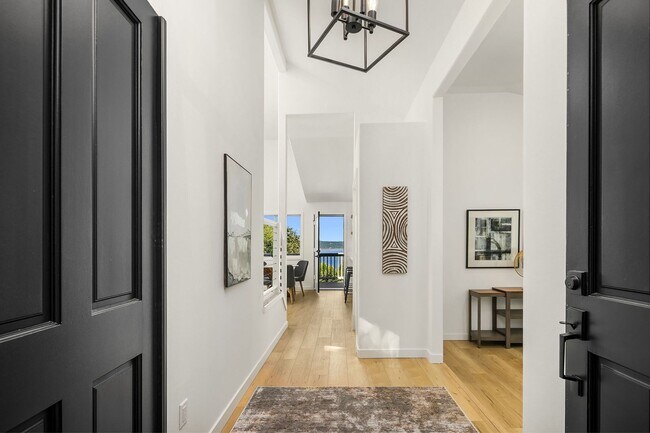 Building Photo - Beautiful Home in Mukilteo with Panoramic ...
