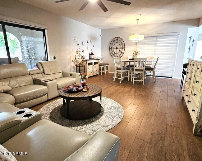 Building Photo - 15225 N 100th St