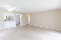 Building Photo - 15919 Golf Club Dr
