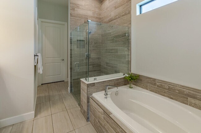 Building Photo - 559 SE Villandry Way