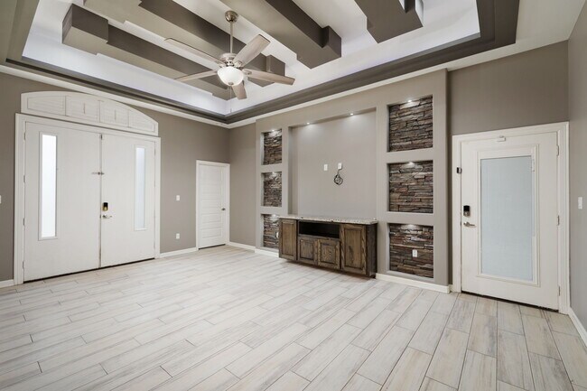 Building Photo - 2408 Ebony Ave