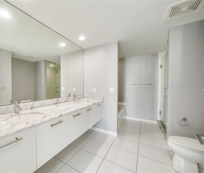 Building Photo - 500 Brickell Ave