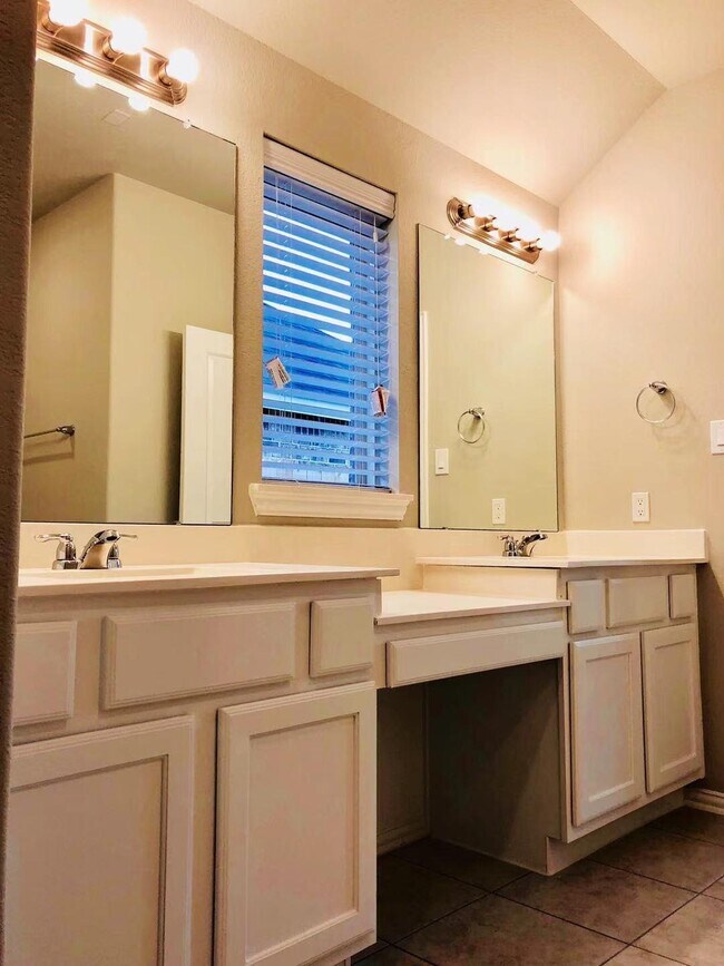 Building Photo - 8411 Remington Bluff Ln